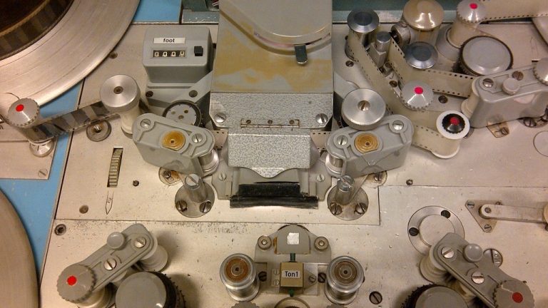A vintage Steenbeck 35mm flatbed film editing table loaded with film. Photo: Luke McKernan, CC BY-SA 2.0.