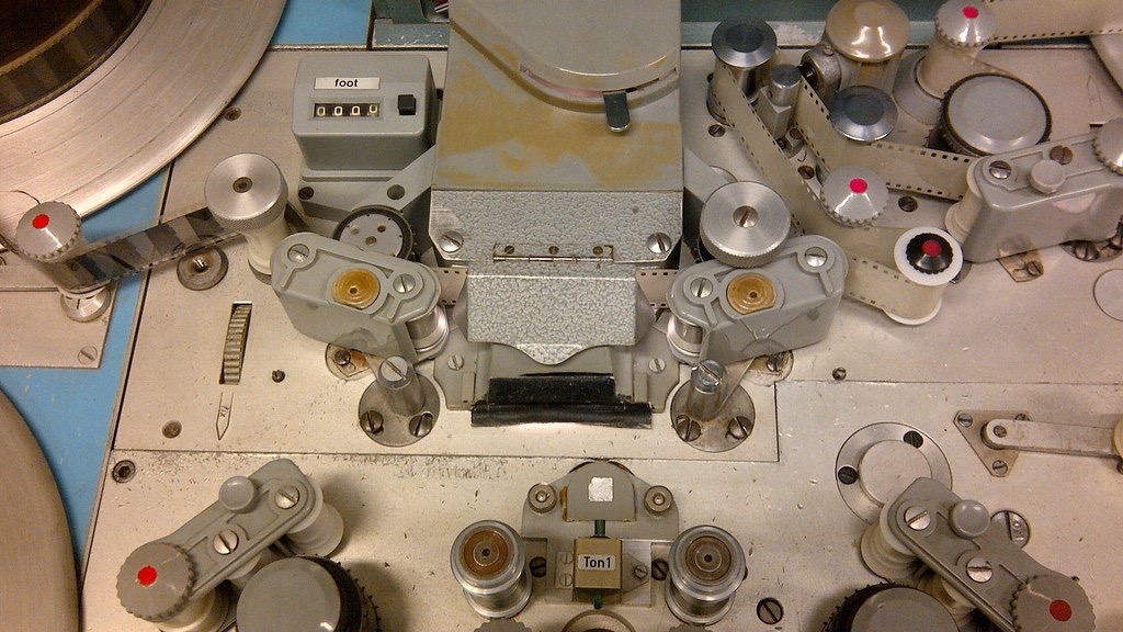 A vintage Steenbeck 35mm flatbed film editing table loaded with film. Photo: Luke McKernan, CC BY-SA 2.0.